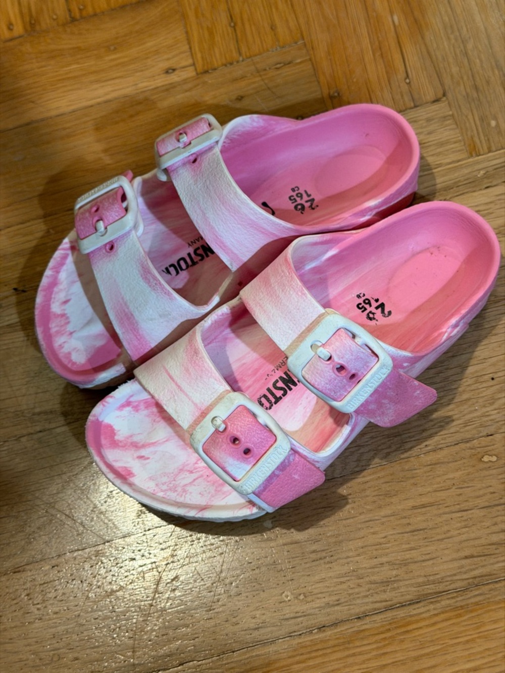 Girls' Birkenstock Arizona - Pink Two-Buckle Slide Sandals - size C8 - Picture 2 of 2